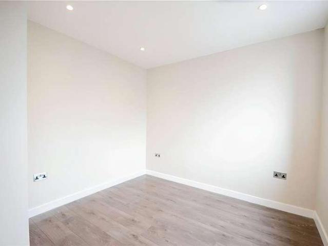 Flat for sale in Wokingham