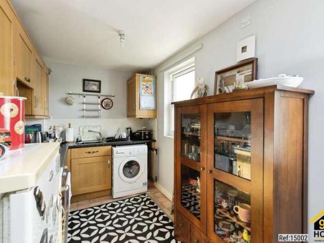 Flat for sale in Oakley, Golden Valley