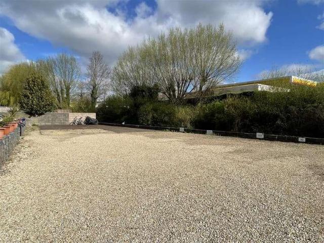 Flat for sale in Salisbury, Wiltshire