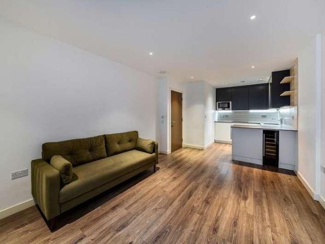 Flat for sale in Woodberry Down, Stamford Hill