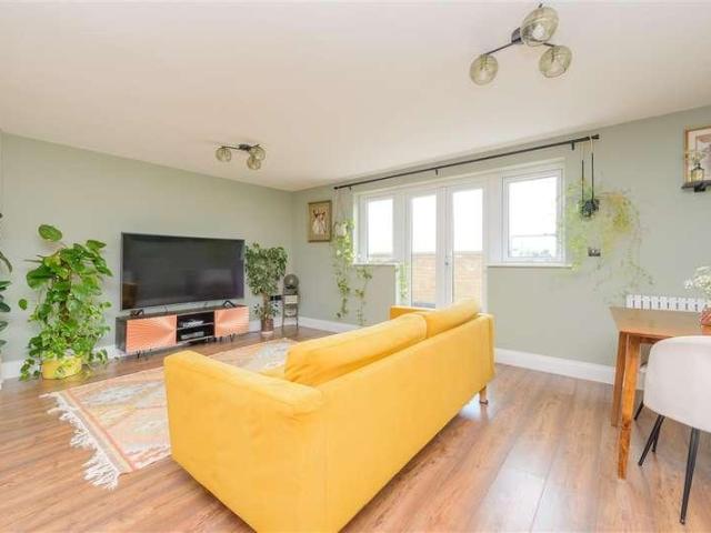 Flat for sale in Whitehill, Hamerton