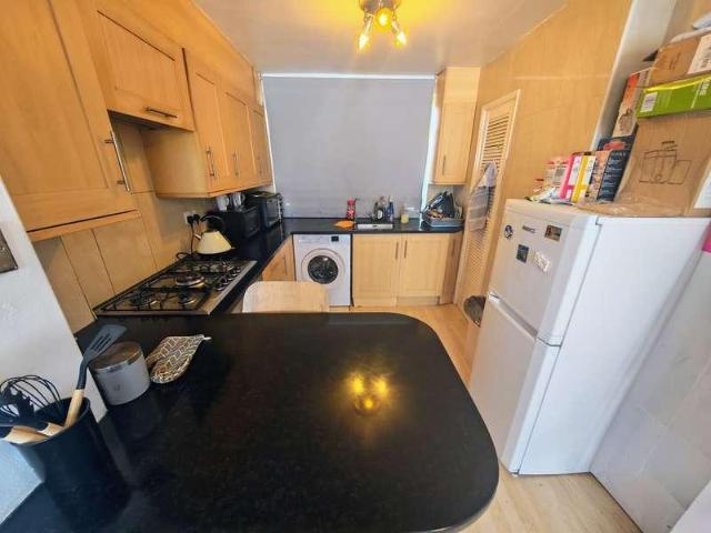 Flat for sale in London Borough of Ealing, Greater London