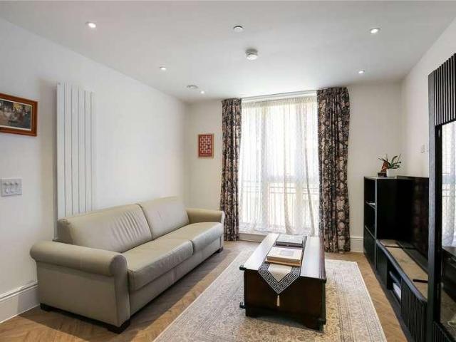 Flat for sale in Hampshire
