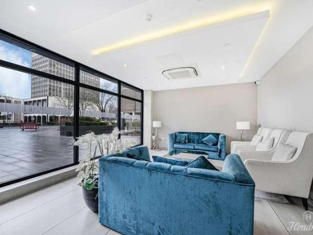 Flat for sale in Alton Barnes, Essex