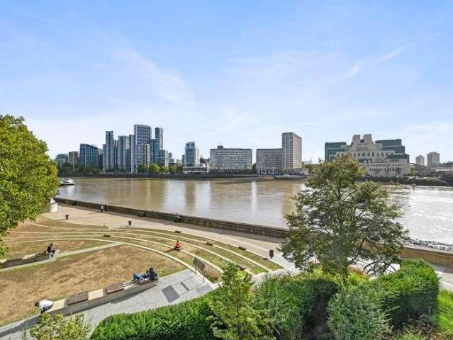 Flat for sale in Tachbrook Estate, Greater London