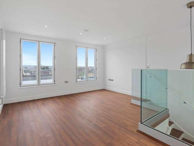 Flat for sale in Broxbourne, Hertfordshire