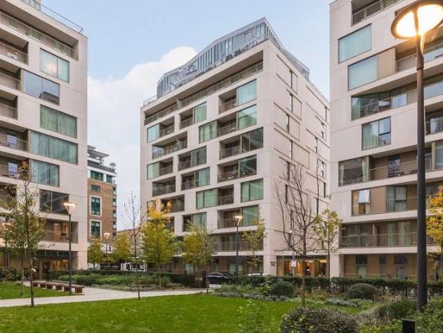 Flat for sale in Kensington, Greater London