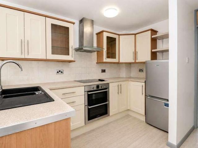Flat for sale in Horsell, Woking