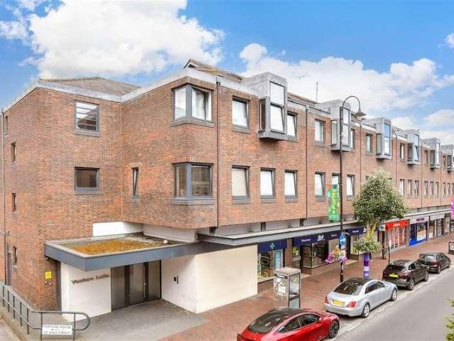Flat for sale in London Borough of Croydon, Purley