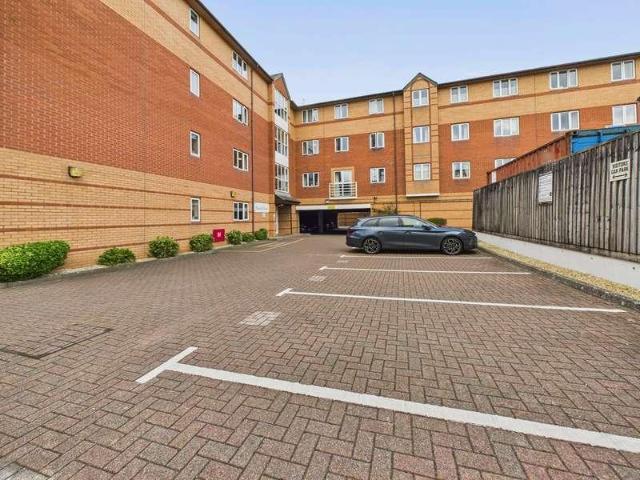 Flat for sale in Weston-super-mare, North Somerset