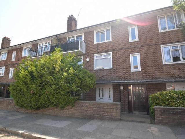 Flat for sale in Plumstead, Greater London
