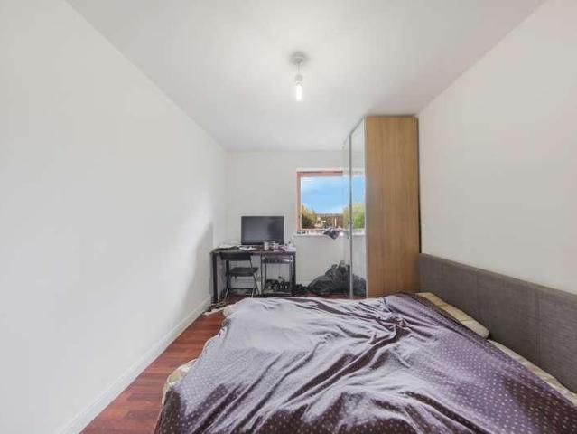 Flat for sale in London Borough of Croydon, Greater London