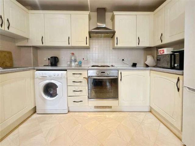 Flat for sale in Spring Park, Luton