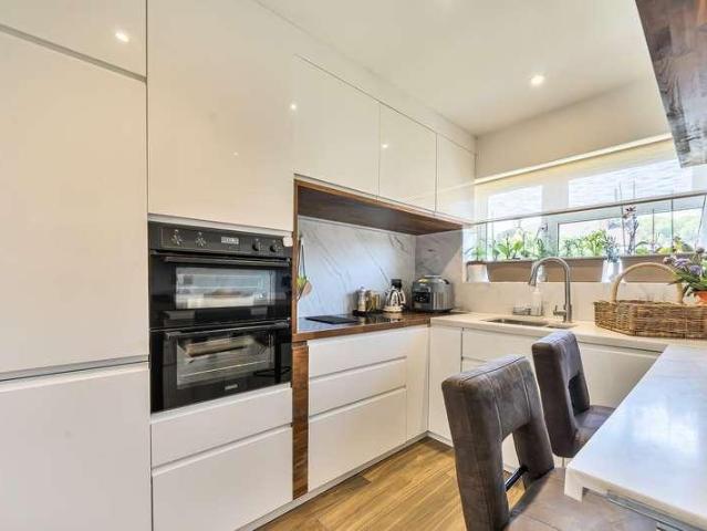 Flat for sale in Watford Rural, Batchworth