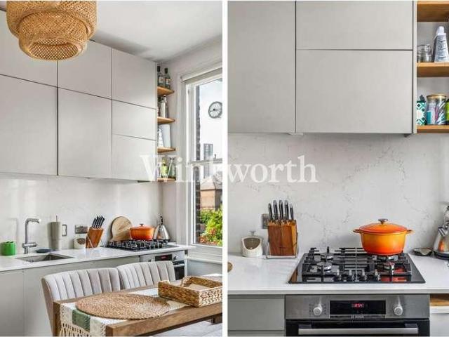Flat for sale in Brownswood Park, Greater London