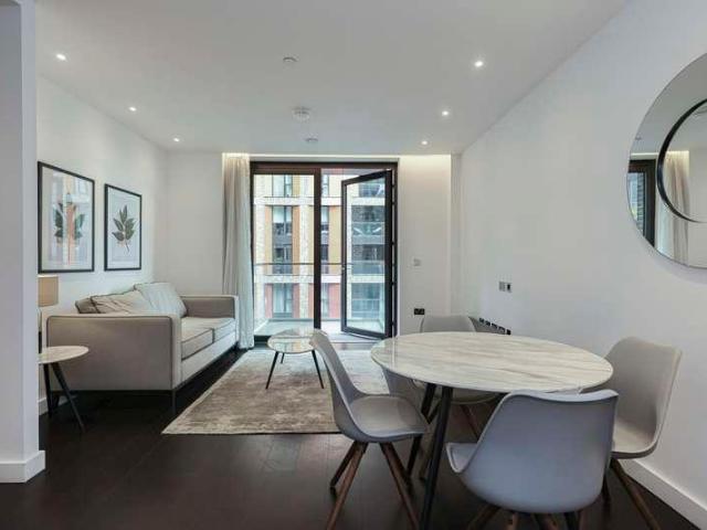 Flat for sale in Nine Elms, Greater London
