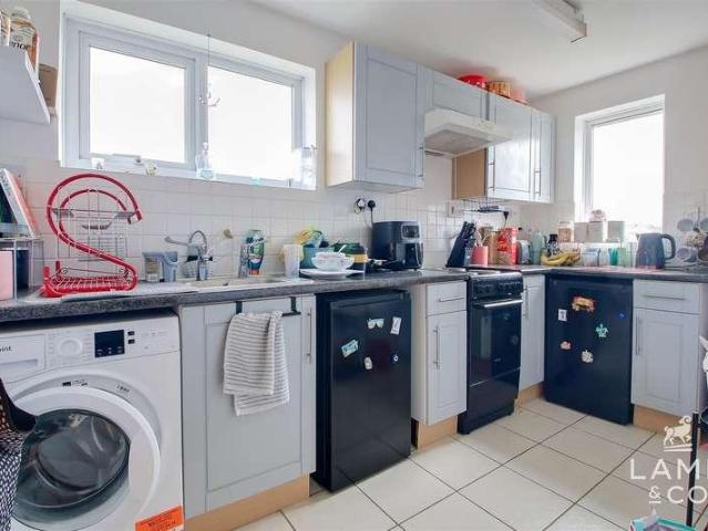 Flat for sale in Dale Hill, Essex