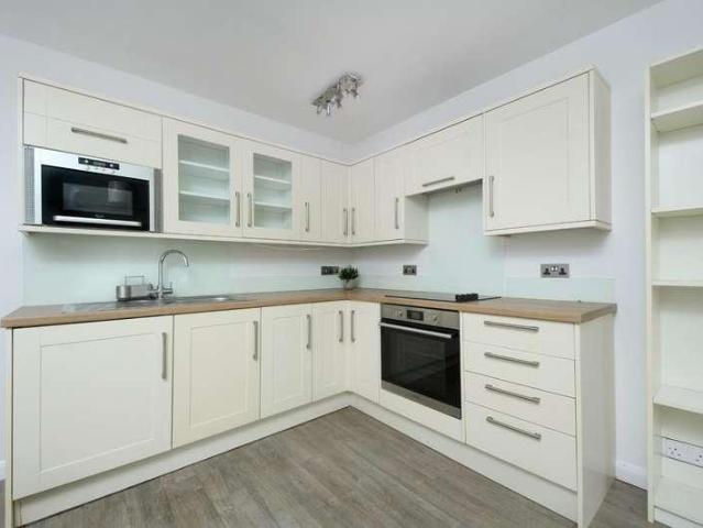 Flat for sale in London Borough of Ealing, Perivale