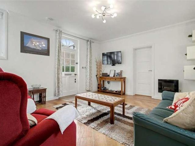 Flat for sale in Eastbridge, Suffolk