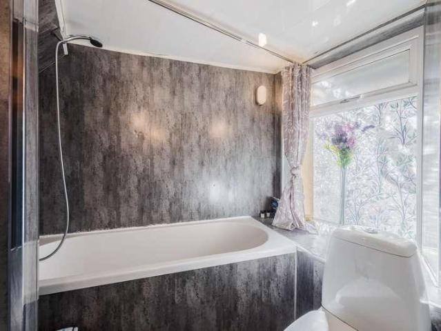 Flat for sale in Haghill, Scotland