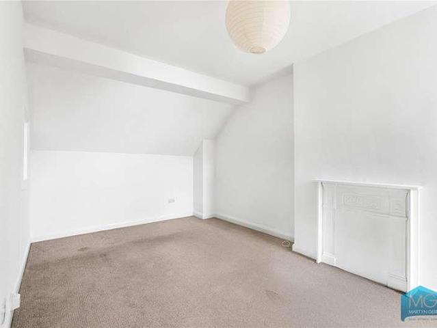 Flat for sale in Hornsey, Greater London