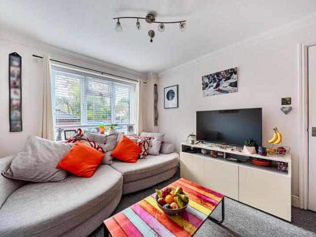 Flat for sale in The Hermitage, Woking