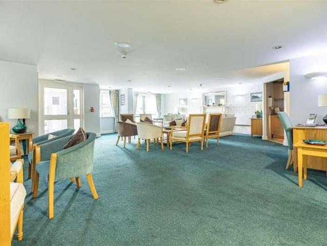 Flat for sale in Ivy Chimneys, Epping