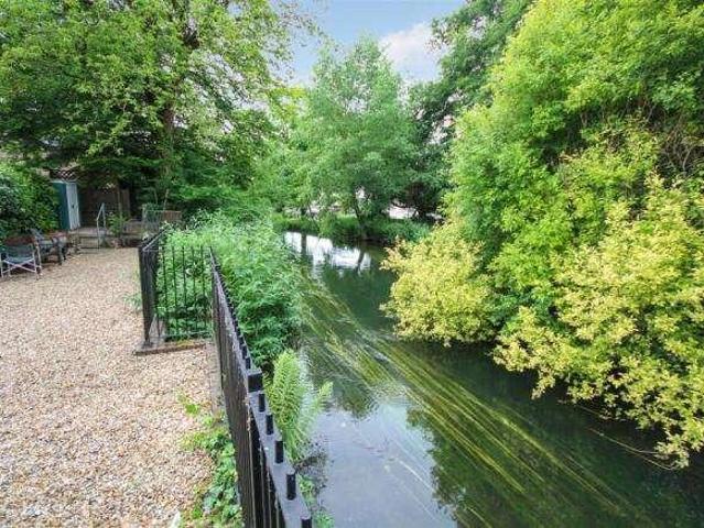 Flat for sale in Salisbury, Wiltshire