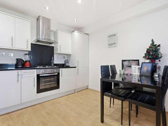 Flat for sale in Highams Park, Greater London