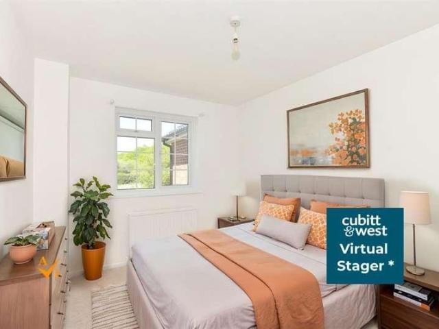 Flat for sale in Fole, Surrey