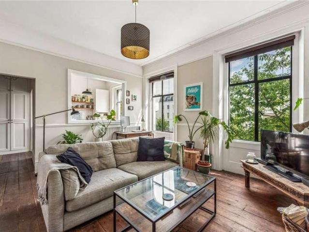 Flat for sale in Stoke Newington, Greater London