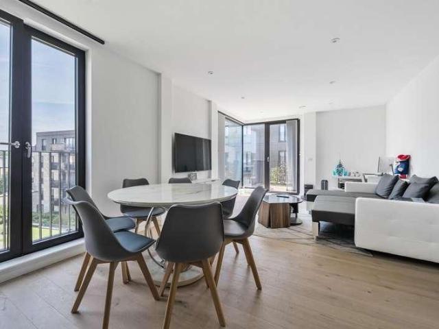 Flat for sale in West Finchley, Greater London