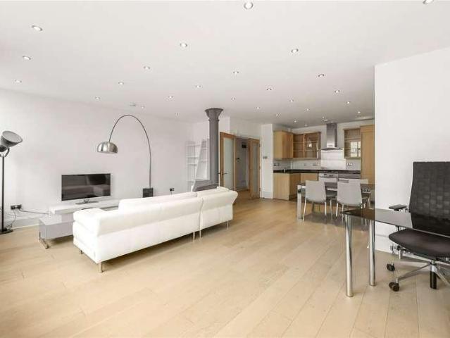 Flat for sale in Hoxton, Greater London