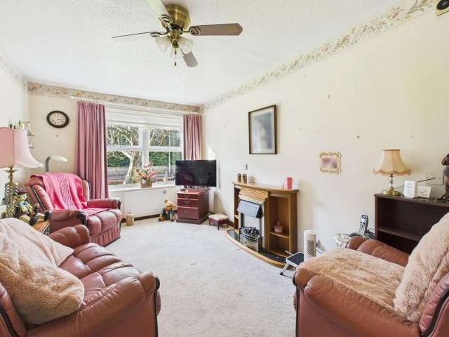 Flat for sale in Worthing, West Sussex