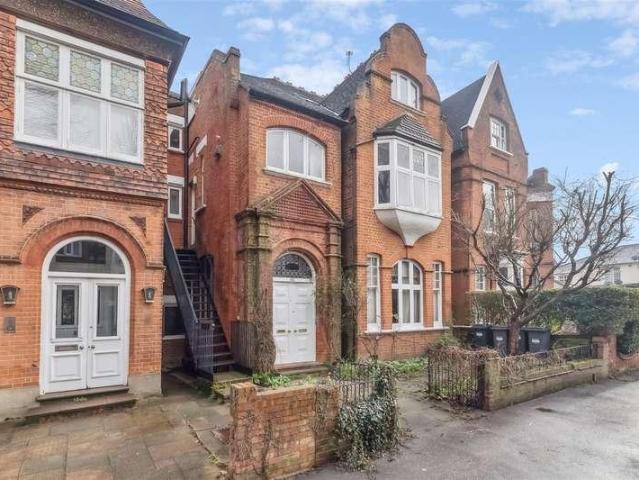 Flat for sale in London Borough of Hounslow, Strand