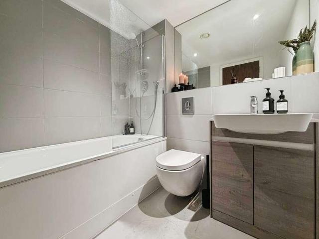 Flat for sale in Easthampstead, Bracknell