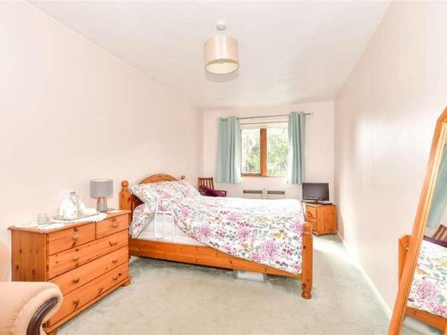 Flat for sale in Perryfields, West Sussex