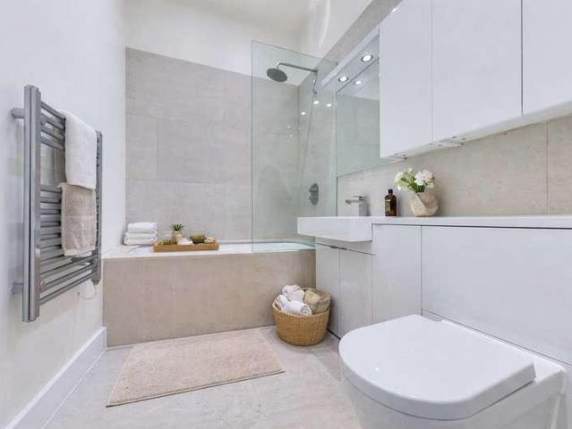 Flat for sale in Oxenden, The Bridge