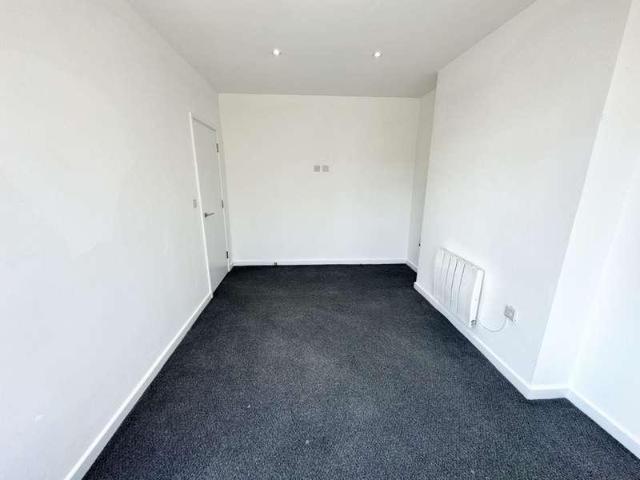 Flat for sale in Folkestone, Foord