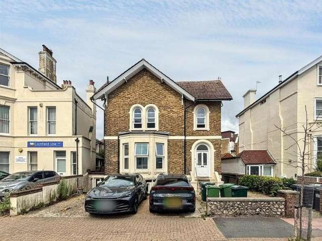 Flat for sale in Eastbourne, East Sussex