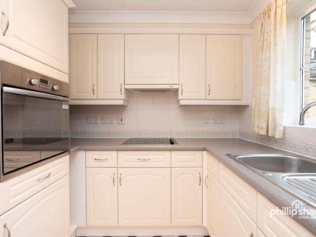 Flat for sale in Preston, Greater London