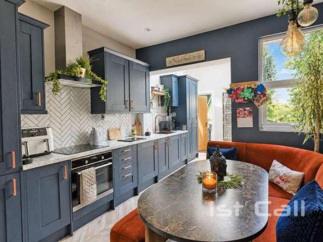 Flat for sale in Alton Barnes, Essex