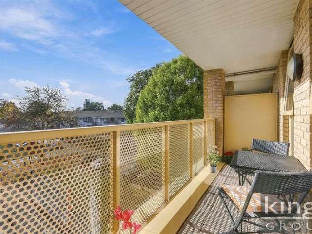 Flat for sale in Tottenham Hale, Greater London