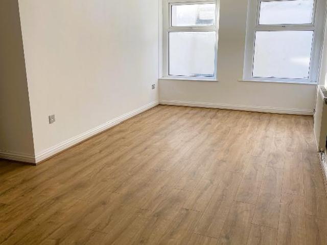 Flat for sale in Cardiff Bay, Falcon Lodge