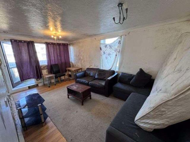 Flat for sale in Sulgrave, Washington