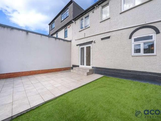 Flat for sale in Kingsbury, Greater London