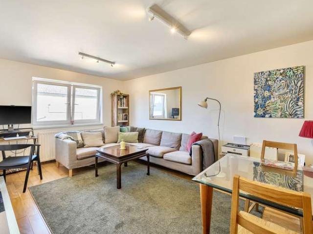 Flat for sale in London Borough of Croydon, Selhurst