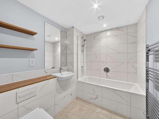 Flat for sale in Hammersmith, Greater London