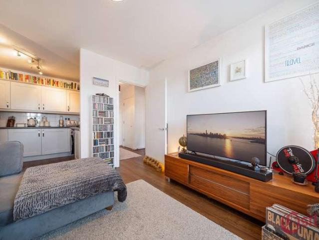 Flat for sale in Crouch End, Greater London