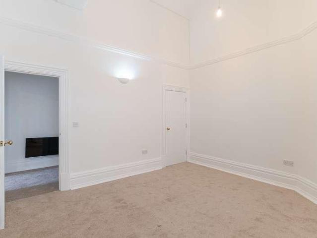 Flat for sale in Allt-yr-yn, Wales